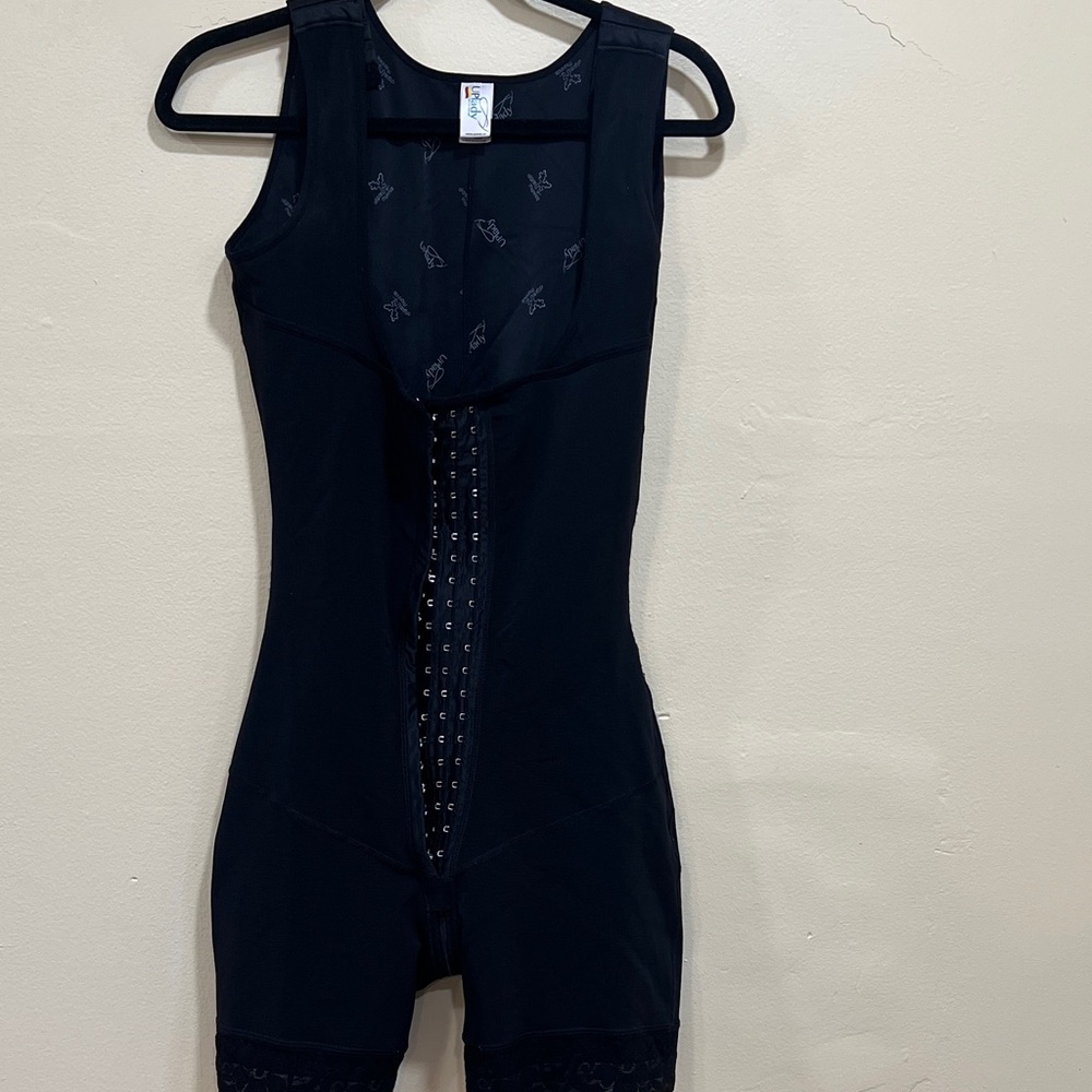 Black Full-Body Shapewear Romper - Picture 2 of 6